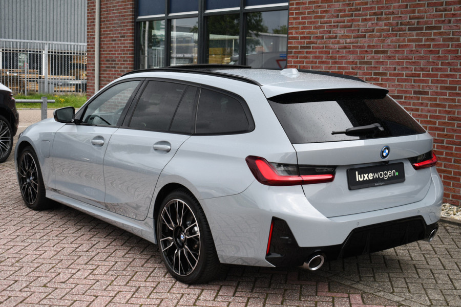 BMW 3 Serie Touring 330e xDrive M-Sport Pano ACC Trekh HUD HiFi Leder Brooklyngrau!