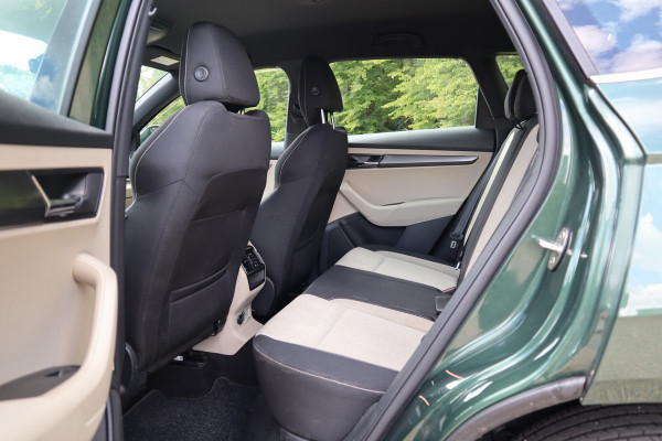 Škoda Karoq 1.0 TSI Business Edition Plus | Camera | Stoelverwarming + elektr. verstelbaar | Navi |