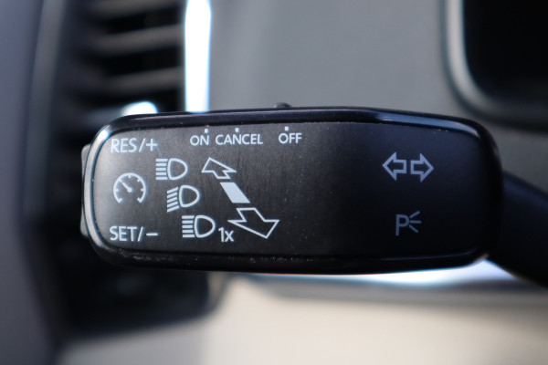 Škoda Karoq 1.0 TSI Business Edition Plus | Camera | Stoelverwarming + elektr. verstelbaar | Navi |