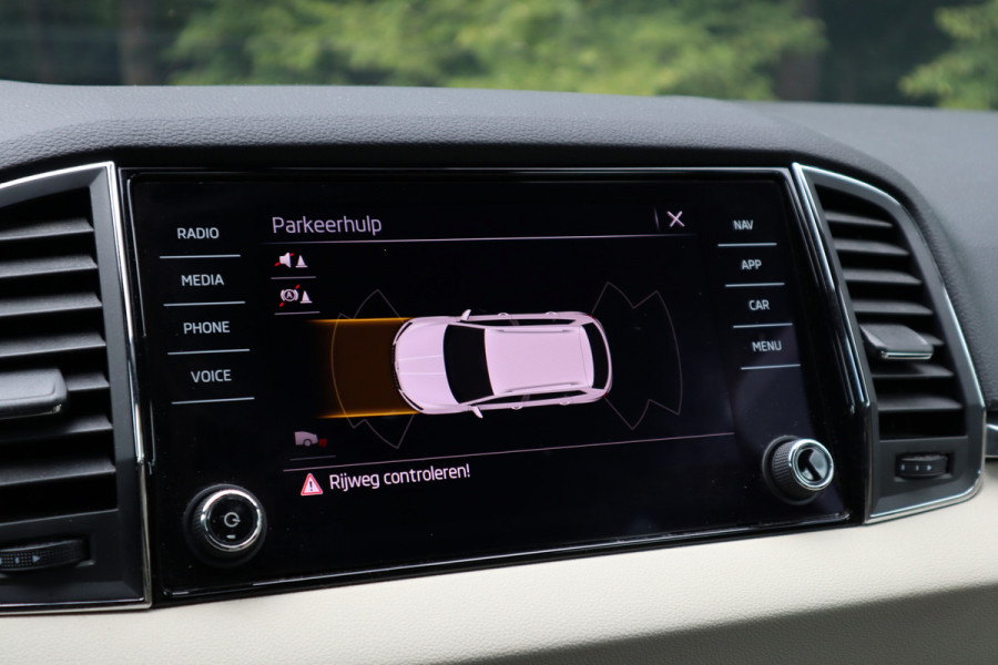 Škoda Karoq 1.0 TSI Business Edition Plus | Camera | Stoelverwarming + elektr. verstelbaar | Navi |
