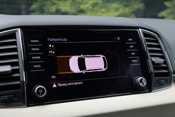 Škoda Karoq 1.0 TSI Business Edition Plus | Camera | Stoelverwarming + elektr. verstelbaar | Navi |