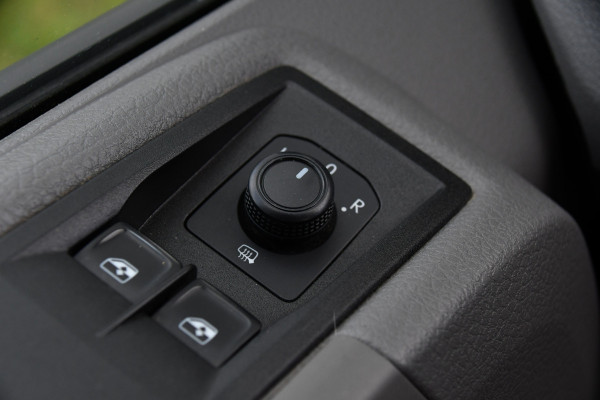 Volkswagen Crafter 35 2.0 TDI L3H3 Highline PB Edition Cruise, Camera, Carplay, 177pk, LED, Automaat, Leder, Multimedia, Uniek!