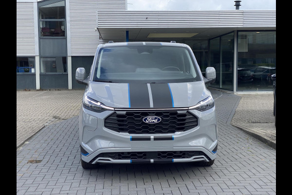 Ford Transit Custom 320 2.5 PHEV L2H1 Sport DC 233pk | | Zuid | Dubbele Cabine | Dubbele zijschuifdeur | Inklapbare trekhaak | 19 inch lichtmetalen Sport velgen (mat zwart) | Verwarmbaar stuurwiel | Navigatie systeem