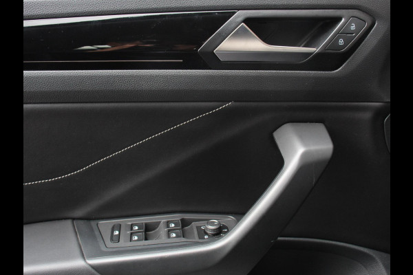 Volkswagen T-Roc 1.5 TSI 150pk DSG R-Line | Navigatie | Apple Carplay/Android Auto | Parkeersensoren | Camera | Adaptive Cruise Control | Elektrische achterklep | Stoel- en stuurverwarming | Climate Control | Ledverlichting | Virtual Cockpit
