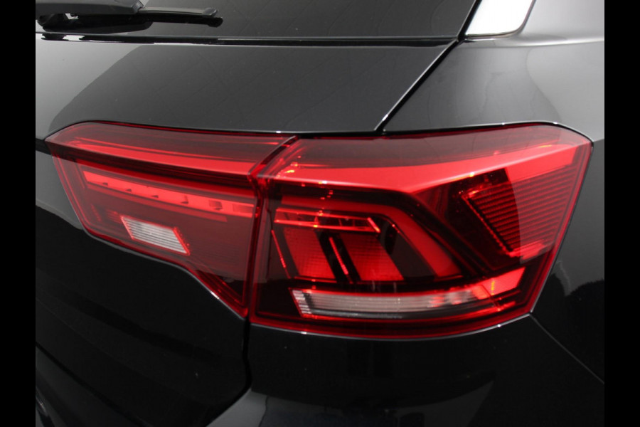 Volkswagen T-Roc 1.5 TSI 150pk DSG R-Line | Navigatie | Apple Carplay/Android Auto | Parkeersensoren | Camera | Adaptive Cruise Control | Elektrische achterklep | Stoel- en stuurverwarming | Climate Control | Ledverlichting | Virtual Cockpit