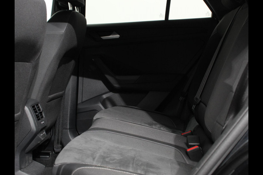 Volkswagen T-Roc 1.5 TSI 150pk DSG R-Line | Navigatie | Apple Carplay/Android Auto | Parkeersensoren | Camera | Adaptive Cruise Control | Elektrische achterklep | Stoel- en stuurverwarming | Climate Control | Ledverlichting | Virtual Cockpit