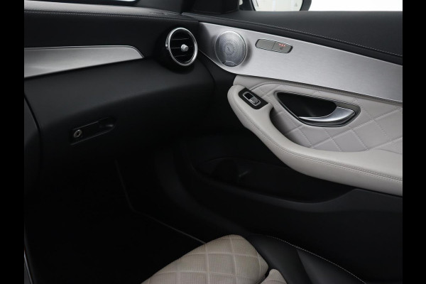 Mercedes-Benz C-Klasse 300e Avantgarde | Panoramadak | Leder Exclusief | Burmester Surround | Stoelverwarming | Camera | Carplay | Dodehoek detectie | Navigatie | Full LED