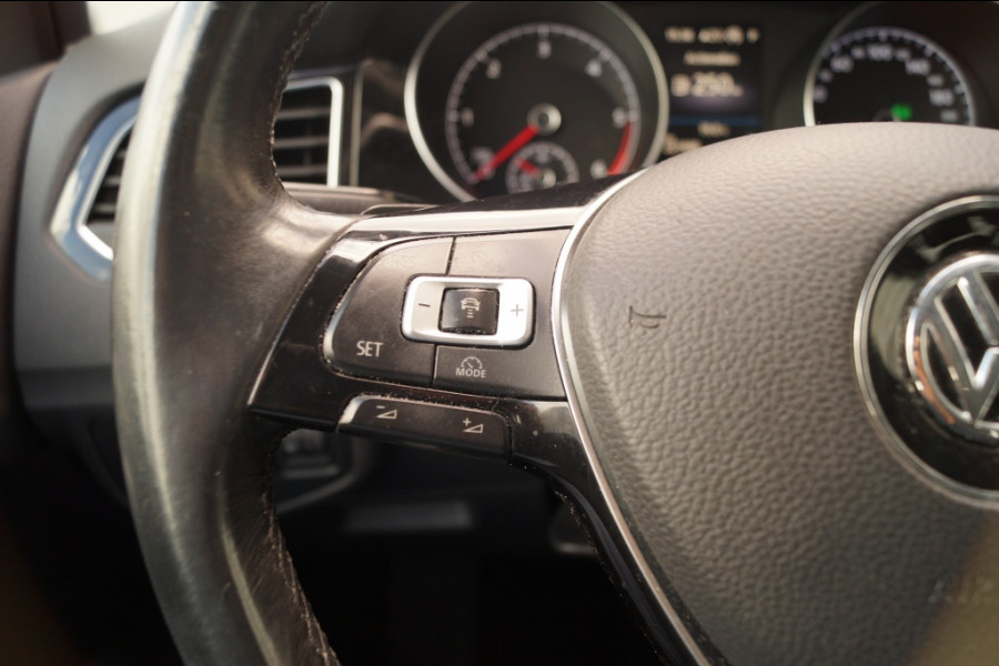 Volkswagen Golf Sportsvan 1.6 TDI 110pk DSG Connected Series -ECC-CAM-NAVI-