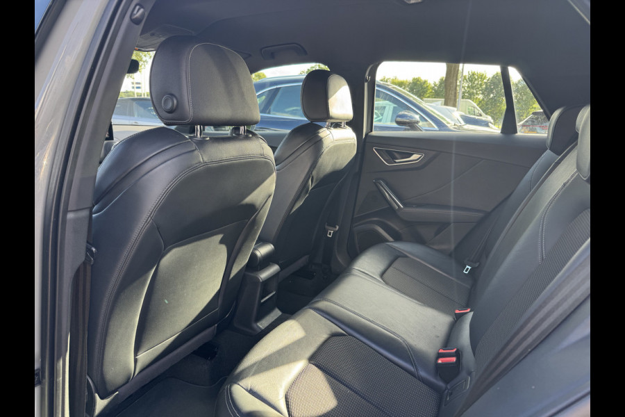 Audi Q2 1.4 TFSI CoD Launch Edition / Trekhaak / Navigatie / Parkeerhulp V+A / 19'' / Sfeerverlichting / LED Koplampen / Half leder / DAB / Cruise Control