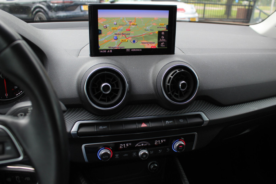 Audi Q2 1.4 TFSI CoD Launch Edition / Trekhaak / Navigatie / Parkeerhulp V+A / 19'' / Sfeerverlichting / LED Koplampen / Half leder / DAB / Cruise Control