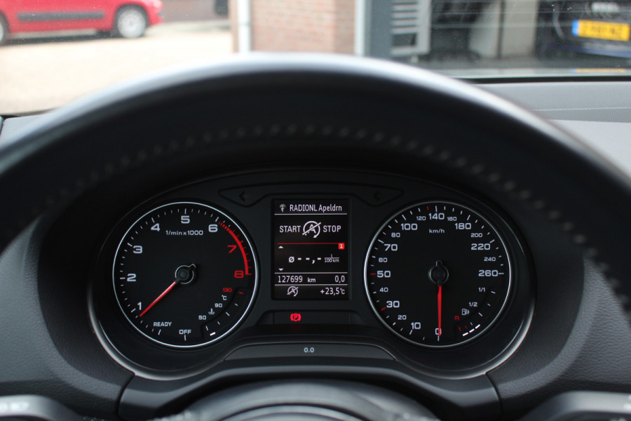 Audi Q2 1.4 TFSI CoD Launch Edition / Trekhaak / Navigatie / Parkeerhulp V+A / 19'' / Sfeerverlichting / LED Koplampen / Half leder / DAB / Cruise Control