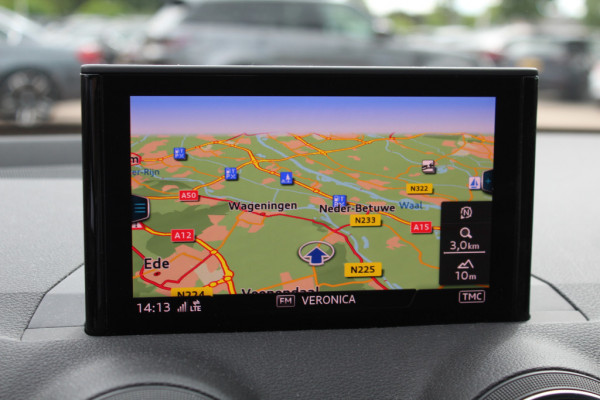 Audi Q2 1.4 TFSI CoD Launch Edition / Trekhaak / Navigatie / Parkeerhulp V+A / 19'' / Sfeerverlichting / LED Koplampen / Half leder / DAB / Cruise Control