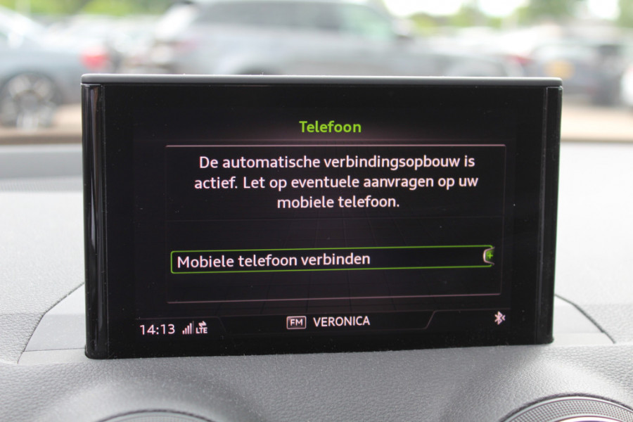Audi Q2 1.4 TFSI CoD Launch Edition / Trekhaak / Navigatie / Parkeerhulp V+A / 19'' / Sfeerverlichting / LED Koplampen / Half leder / DAB / Cruise Control