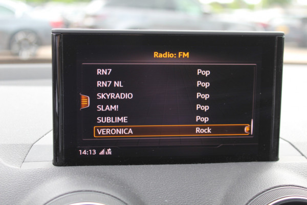 Audi Q2 1.4 TFSI CoD Launch Edition / Trekhaak / Navigatie / Parkeerhulp V+A / 19'' / Sfeerverlichting / LED Koplampen / Half leder / DAB / Cruise Control