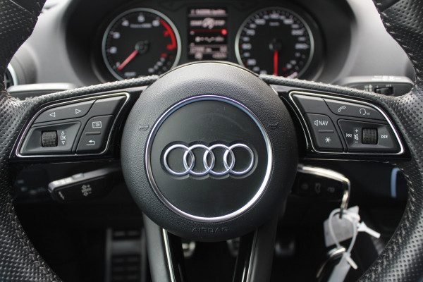 Audi Q2 1.4 TFSI CoD Launch Edition / Trekhaak / Navigatie / Parkeerhulp V+A / 19'' / Sfeerverlichting / LED Koplampen / Half leder / DAB / Cruise Control
