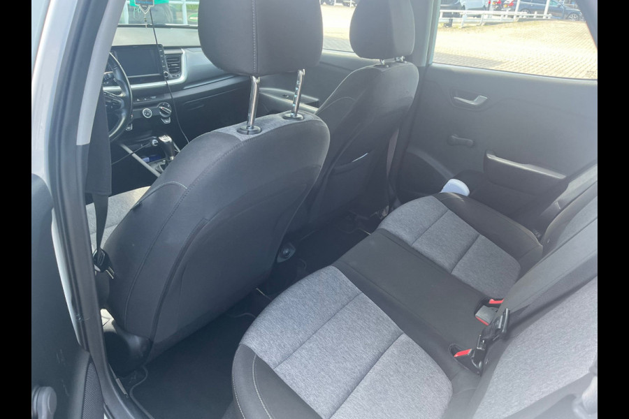Kia Stonic 1.0 T-GDi DynamicPlusLine / Camera / Navigatie / 17'' / Keyless / Bluetooth / DAB / Cruise Control