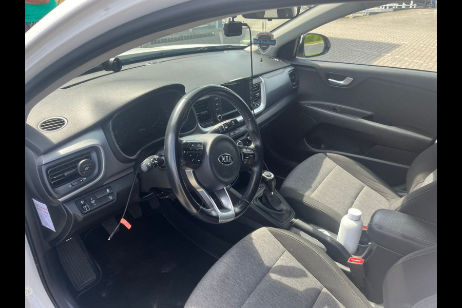 Kia Stonic 1.0 T-GDi DynamicPlusLine / Camera / Navigatie / 17'' / Keyless / Bluetooth / DAB / Cruise Control