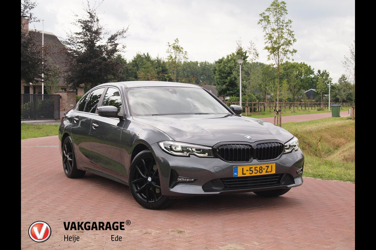 BMW 3-serie 320i Business Edition | Apple Carplay | Trekhaak | Cruise Control | Automaat | Parkeersensoren |