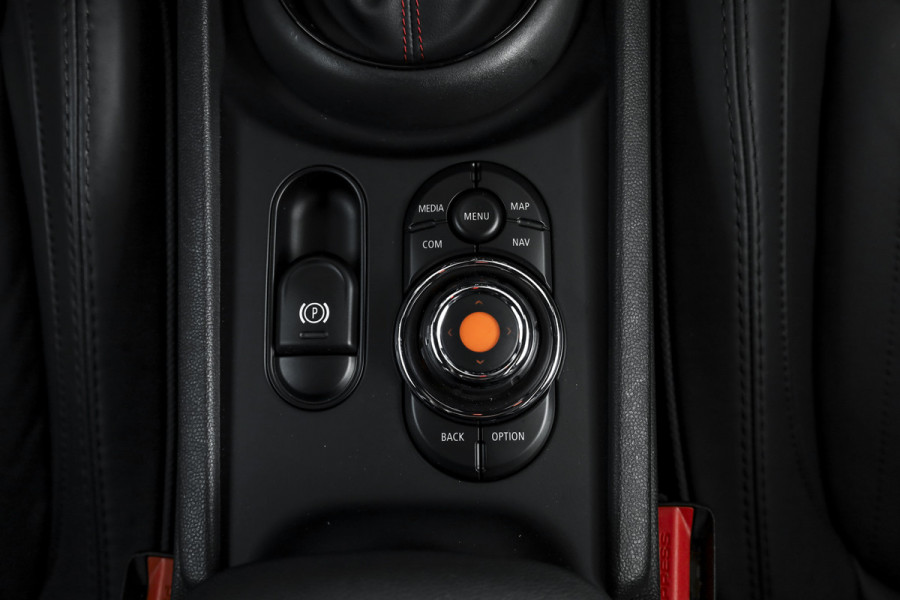 MINI Clubman 2.0 Cooper S Hammersmith 192 PK - Automaat | S/K Panodak | Adapt.Cruise | Harman/Kardon | Stoelverw. | PDC | Camera | NAV+App.Connect | ECC | LM 19" |