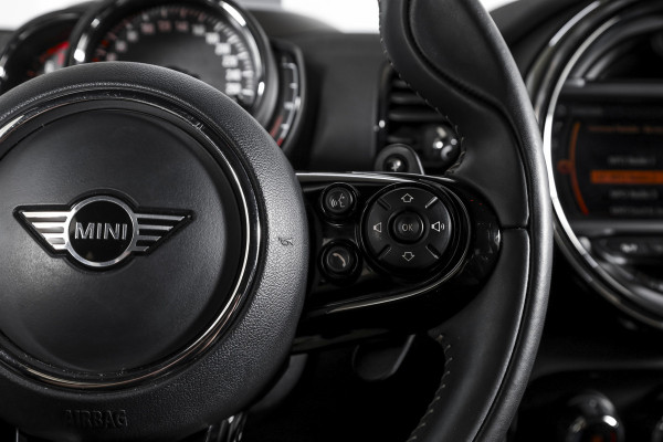 MINI Clubman 2.0 Cooper S Hammersmith 192 PK - Automaat | S/K Panodak | Adapt.Cruise | Harman/Kardon | Stoelverw. | PDC | Camera | NAV+App.Connect | ECC | LM 19" |