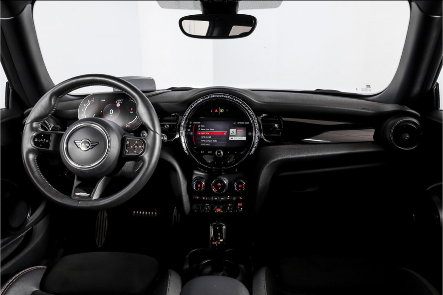 MINI Cooper S 2.0 John Cooper Works | S/K Panodak | Dig.Cockpit | Adapt.Cruise | Stoelverw. | Camera+PDC | NAV+App.Connect | Auto.Airco | LM 17" |