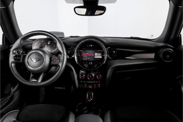MINI Cooper S 2.0 John Cooper Works | S/K Panodak | Dig.Cockpit | Adapt.Cruise | Stoelverw. | Camera+PDC | NAV+App.Connect | Auto.Airco | LM 17" |