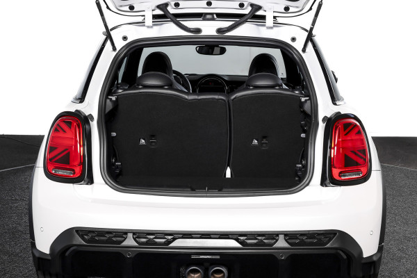 MINI Cooper S 2.0 John Cooper Works | S/K Panodak | Dig.Cockpit | Adapt.Cruise | Stoelverw. | Camera+PDC | NAV+App.Connect | Auto.Airco | LM 17" |