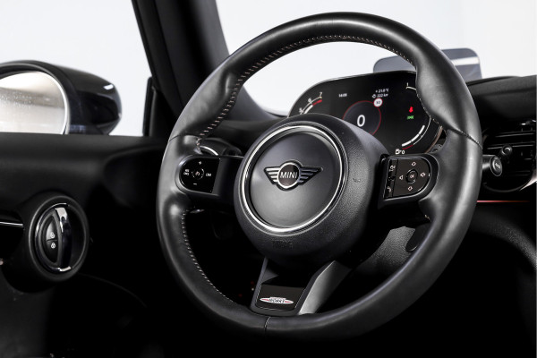 MINI Cooper S 2.0 John Cooper Works | S/K Panodak | Dig.Cockpit | Adapt.Cruise | Stoelverw. | Camera+PDC | NAV+App.Connect | Auto.Airco | LM 17" |