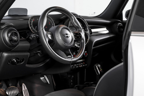 MINI Cooper S 2.0 John Cooper Works | S/K Panodak | Dig.Cockpit | Adapt.Cruise | Stoelverw. | Camera+PDC | NAV+App.Connect | Auto.Airco | LM 17" |