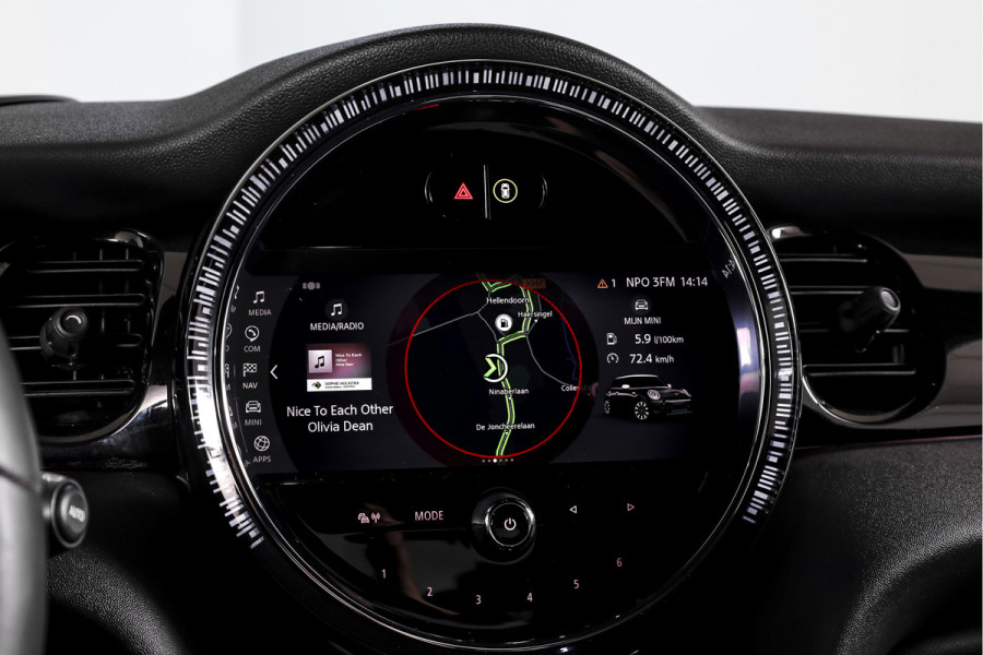 MINI Cooper S 2.0 John Cooper Works | S/K Panodak | Dig.Cockpit | Adapt.Cruise | Stoelverw. | Camera+PDC | NAV+App.Connect | Auto.Airco | LM 17" |