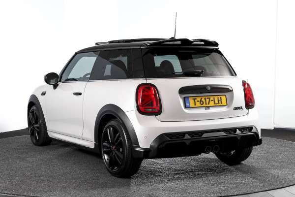 MINI Cooper S 2.0 John Cooper Works | S/K Panodak | Dig.Cockpit | Adapt.Cruise | Stoelverw. | Camera+PDC | NAV+App.Connect | Auto.Airco | LM 17" |