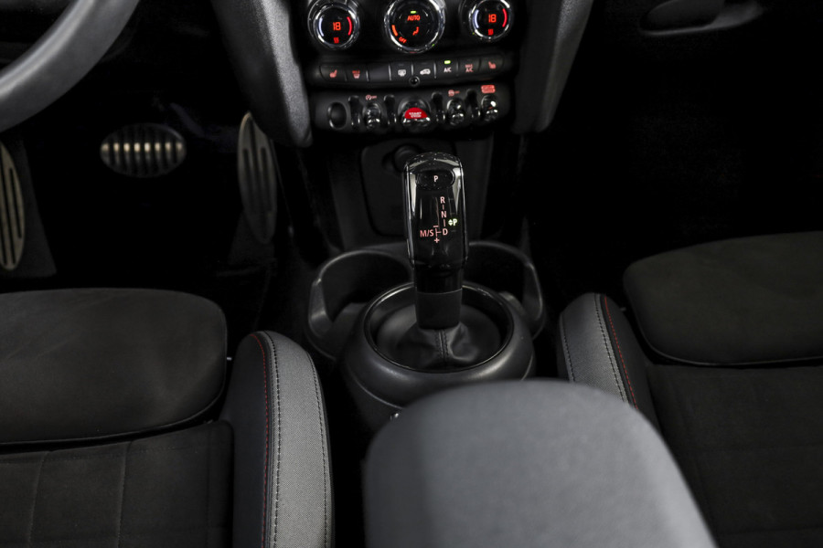 MINI Cooper S 2.0 John Cooper Works | S/K Panodak | Dig.Cockpit | Adapt.Cruise | Stoelverw. | Camera+PDC | NAV+App.Connect | Auto.Airco | LM 17" |