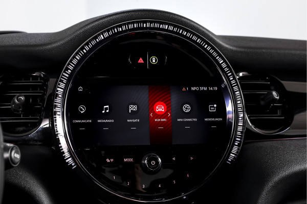 MINI Cooper S 2.0 John Cooper Works | S/K Panodak | Dig.Cockpit | Adapt.Cruise | Stoelverw. | Camera+PDC | NAV+App.Connect | Auto.Airco | LM 17" |