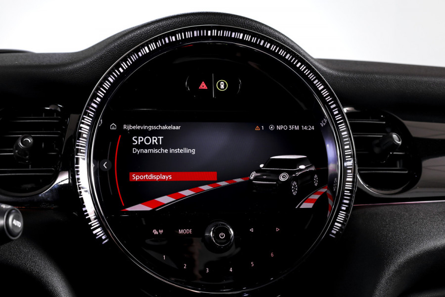 MINI Cooper S 2.0 John Cooper Works | S/K Panodak | Dig.Cockpit | Adapt.Cruise | Stoelverw. | Camera+PDC | NAV+App.Connect | Auto.Airco | LM 17" |