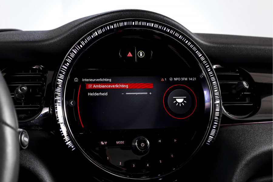 MINI Cooper S 2.0 John Cooper Works | S/K Panodak | Dig.Cockpit | Adapt.Cruise | Stoelverw. | Camera+PDC | NAV+App.Connect | Auto.Airco | LM 17" |