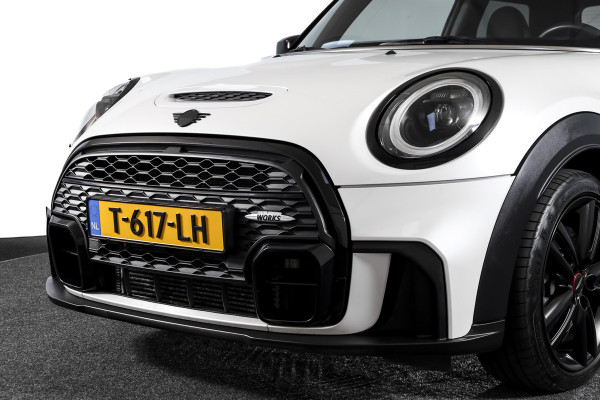 MINI Cooper S 2.0 John Cooper Works | S/K Panodak | Dig.Cockpit | Adapt.Cruise | Stoelverw. | Camera+PDC | NAV+App.Connect | Auto.Airco | LM 17" |