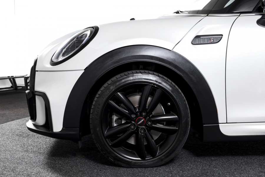 MINI Cooper S 2.0 John Cooper Works | S/K Panodak | Dig.Cockpit | Adapt.Cruise | Stoelverw. | Camera+PDC | NAV+App.Connect | Auto.Airco | LM 17" |