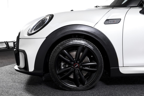 MINI Cooper S 2.0 John Cooper Works | S/K Panodak | Dig.Cockpit | Adapt.Cruise | Stoelverw. | Camera+PDC | NAV+App.Connect | Auto.Airco | LM 17" |
