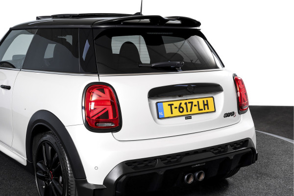 MINI Cooper S 2.0 John Cooper Works | S/K Panodak | Dig.Cockpit | Adapt.Cruise | Stoelverw. | Camera+PDC | NAV+App.Connect | Auto.Airco | LM 17" |