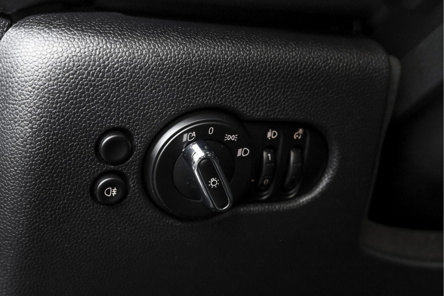 MINI Cooper S 2.0 John Cooper Works | S/K Panodak | Dig.Cockpit | Adapt.Cruise | Stoelverw. | Camera+PDC | NAV+App.Connect | Auto.Airco | LM 17" |