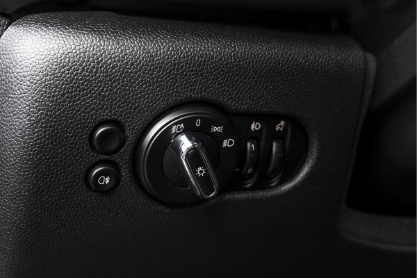 MINI Cooper S 2.0 John Cooper Works | S/K Panodak | Dig.Cockpit | Adapt.Cruise | Stoelverw. | Camera+PDC | NAV+App.Connect | Auto.Airco | LM 17" |