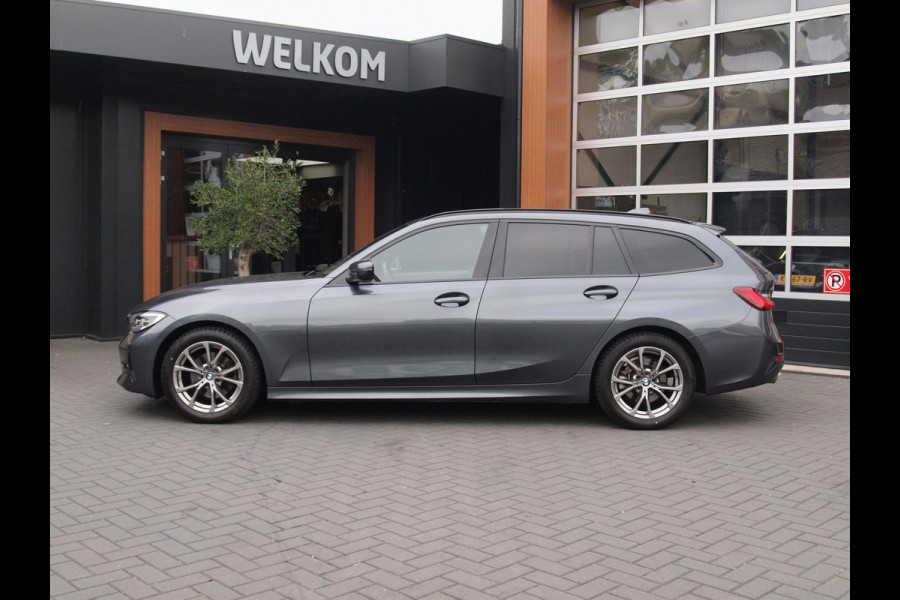 BMW 3 Serie Touring 320i Executive Edition | Sfeer Verlichting | Black Optic | Sportstoelen  | 18-Inch | NL-Auto |