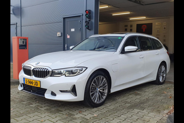 BMW 3 Serie Touring 330e High Executive / PANO / ELEKTR. TREKH. / LASER / KEYLESS / HEAD-UP / ACC / HARM-KARD.!