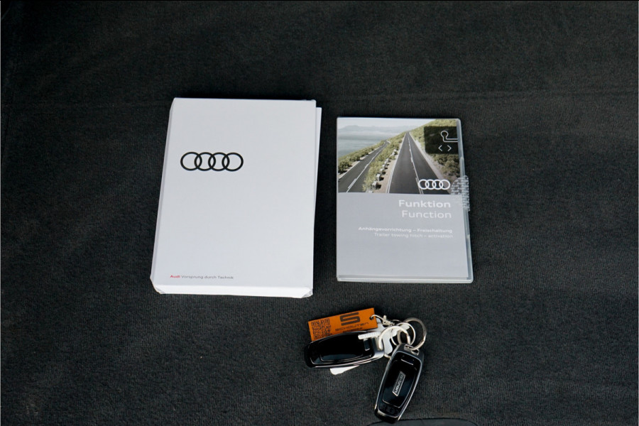 Audi Q8 e-tron 55 Quattro S Edition 115 kWh Pano Leer 360° Camera Trekhaak 22"