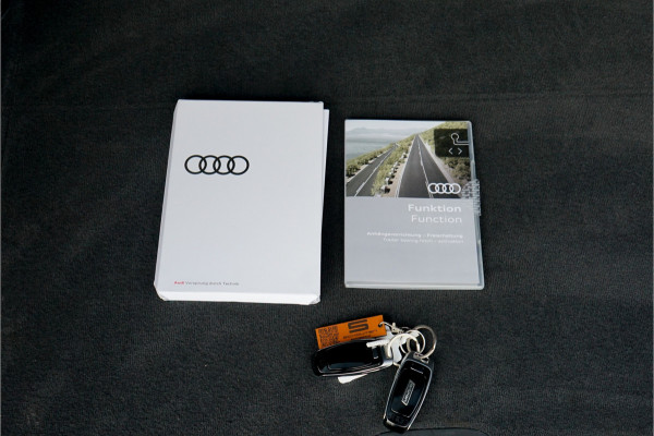 Audi Q8 e-tron 55 Quattro S Edition 115 kWh Pano Leer 360° Camera Trekhaak 22"