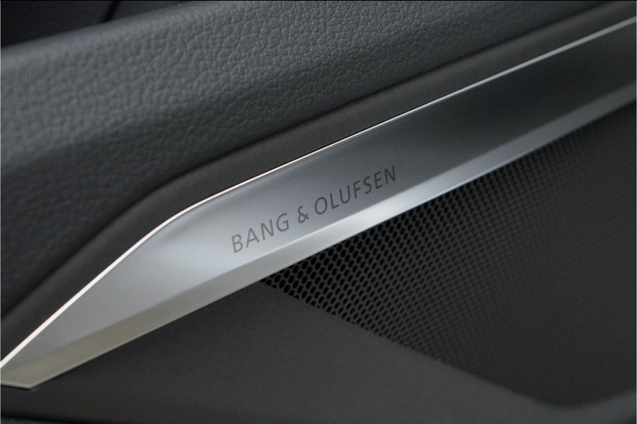 Audi Q8 e-tron 55 Quattro S Edition 115 kWh Pano Leer 360° Camera Trekhaak 22"