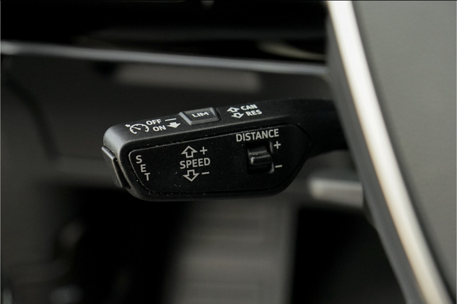 Audi Q8 e-tron 55 Quattro S Edition 115 kWh Pano Leer 360° Camera Trekhaak 22"