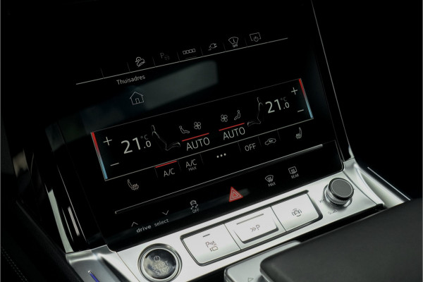 Audi Q8 e-tron 55 Quattro S Edition 115 kWh Pano Leer 360° Camera Trekhaak 22"