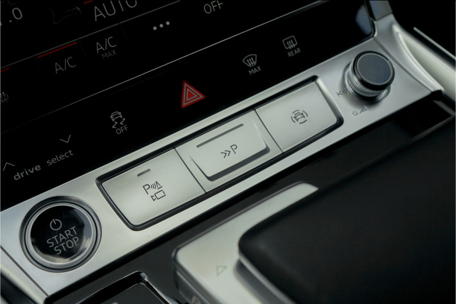 Audi Q8 e-tron 55 Quattro S Edition 115 kWh Pano Leer 360° Camera Trekhaak 22"