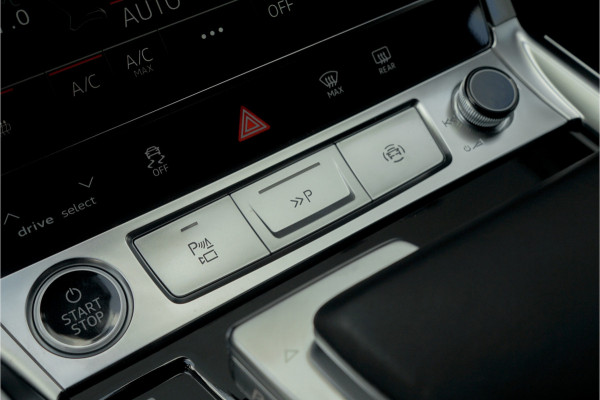 Audi Q8 e-tron 55 Quattro S Edition 115 kWh Pano Leer 360° Camera Trekhaak 22"